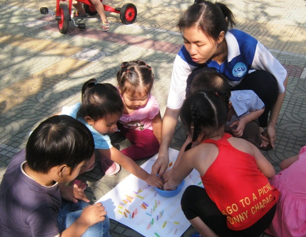 Xin đi dạy mất tiền, thà đi làm… công nhân! - 2 ThS Hồ Ngọc Kiều: Nhiều sinh viên ra trường phản hồi phải có vài chục chai mới xin đi dạy được