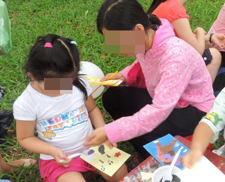 “Ông vua con” bị… chèn ép - 1 Nhiều đứa trẻ con cưng bị bố mẹ tước đi những quyền và khả năng làm người cơ bản nhất