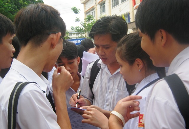 Trò mà dám “khôn” hơn thầy - 2 Thầy trò ở TPHCM cùng trao đổi về một đề thi