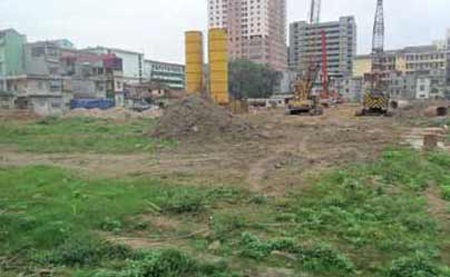 Công ty phân phối nhà chiếm đoạt tiền trên khu đất hoang - 1 Công trình Hesco Văn Quán là bãi đất hoang