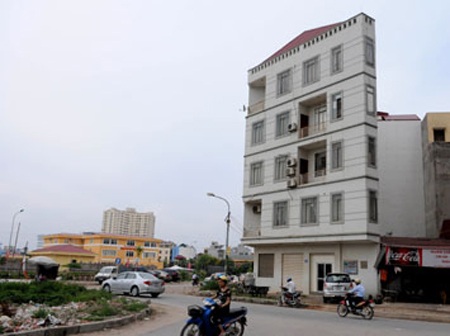 Hà Nội ra "tối hậu thư" xử lý nhà siêu mỏng, siêu méo - 1 Sau quý 1/2013 những căn nhà siêu mỏng, siêu méo sẽ không còn tồn tại?