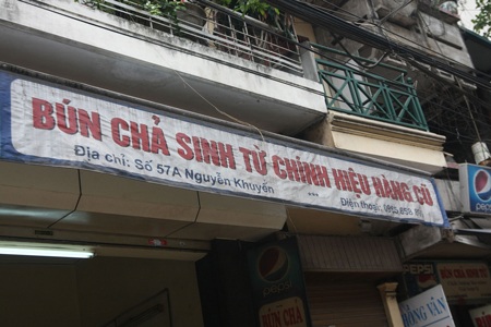 Đến cửa hiệu thứ ba thì cho rằng hai cửa hiệu bên cạnh là mới mở