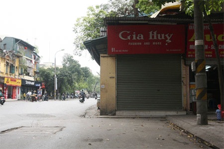 Ngay tại 51 Hai Bà Trưng cả đoạn cũng bị cắt ngang