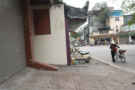 Và phố Thợ Nhuộm cũng tương tự