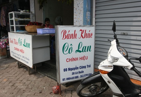 Trong hai nhà chỉ một nhà là chính hiệu nhưng để phân biệt cũng không dễ