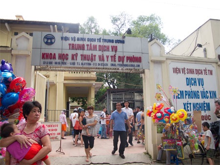 Bệnh viện Việt Pháp có cung cấp dịch vụ tiêm phòng tại 50C Hàng Bài không?
