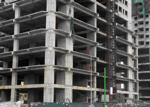 Văn phòng hạng A thành nhà trọ công nhân, quán trà đá - 9 Nhiều tòa nhà văn phòng không thể hoàn thành, trở thành những cao ốc bỏ hoang.