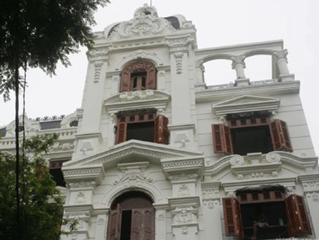 Bộ Xây dựng lưu ý các địa phương không xây nhà nhại cổ kiểu kiến trúc Pháp- Châu Âu