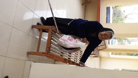 Người đàn ông 20 năm bị cùm chân với 3 ổ khóa mất chìa - 3 Cụ Nhạn lên gõ cửa phường Cát Bi xin làm chế độ người già neo đơn