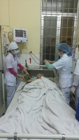 Trung úy CSGT bị chém vẫn đang nguy kịch - 1 Các bác sỹ đang ra sức cứu chữa cho Đ/c Thắng