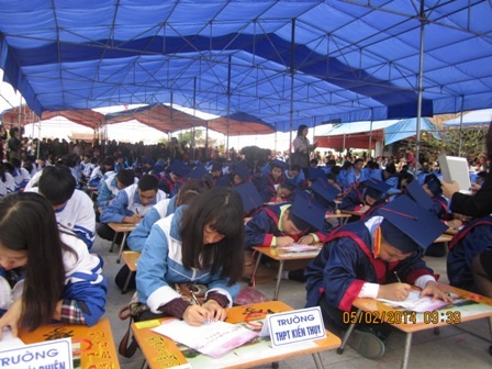 Hàng ngàn người cùng khai bút đầu xuân - 1 300 học sinh giỏi của Hải Phòng đồng loạt khai bút