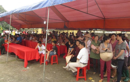 Đông đảo nhân dân đến chia buồn tại lễ tang liệt sĩ Khánh