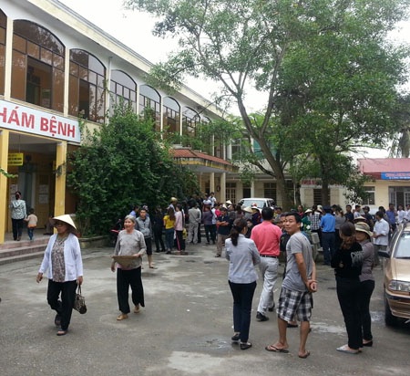 Hàng trăm người dân và bệnh nhân, bác sĩ bệnh viện bàng hoàng trước vụ án đau lòng