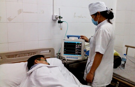 Đi dã ngoại, 6 học sinh bị đuối nước - 1 Các học sinh được cứu sống đang được điều trị tại bệnh viện
