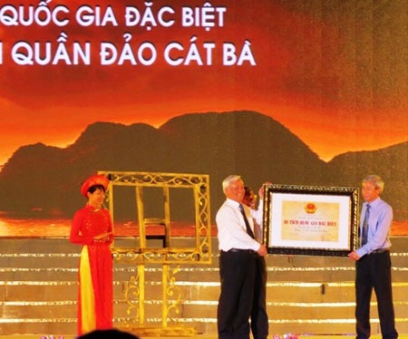 Lễ hội hoa phượng đỏ lần 3: Đảo Cát Bà là di tích Quốc gia - 1 Đón nhận di tích quốc gia cho quần đảo danh lam thắng cảnh Cát Bà