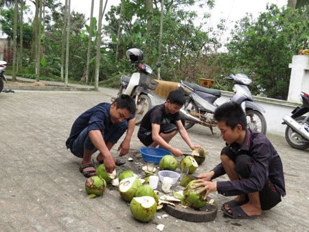 Những đứa trẻ hồn nhiên vô tư nay mang án tù vì  tội nguy hiểm