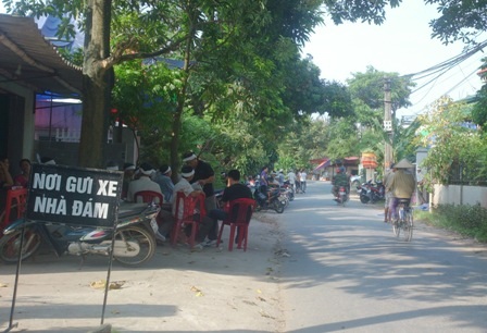 Mâu thuẫn với chồng hôm trước, hôm sau vợ tử vong - 1 Dư luận nghi vấn về sự bất thường trong cái chết của bà Khẩn