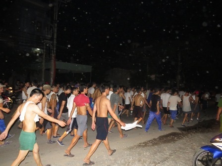 Hành trình trốn trại hơn 20km của hàng trăm học viên cai nghiện - 9 Họ đi qua trung tâm các xã của Thủy Nguyên trong không khí khá ôn hòa
