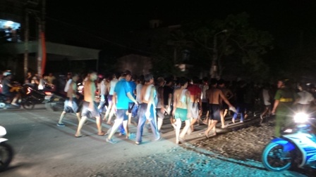 Hành trình trốn trại hơn 20km của hàng trăm học viên cai nghiện - 8 Họ đi qua trung tâm các xã của Thủy Nguyên trong không khí khá ôn hòa