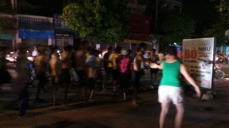 Hành trình trốn trại hơn 20km của hàng trăm học viên cai nghiện - 6 Họ đi qua trung tâm các xã của Thủy Nguyên trong không khí khá ôn hòa