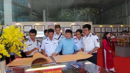 Hơn 1.000 lượt người dự triển lãm tư liệu Trường Sa và Hoàng Sa - 2 Triển lãm thu hút nhiều lực lượng của nhiều ban ngành và người dân đến tham dự