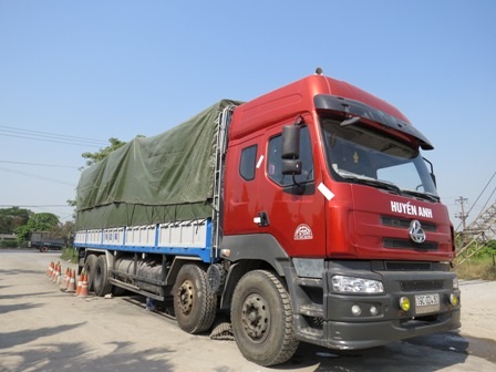 Chiếc xe tải bị sự cố khiến bàn cân tê liệt