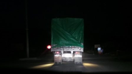 Hơn 4h sáng xe chính thức rời cảng sau khi hoàn tất sang tải