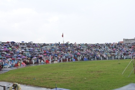 Biển người đổ về xem hội