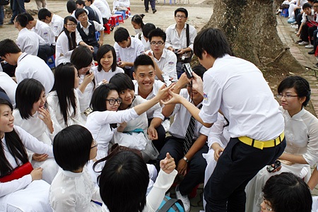 Phút ngẩn ngơ của học sinh trường Chu Văn An - 2 Phút ngẩn ngơ của học sinh trường Chu Văn An - 2