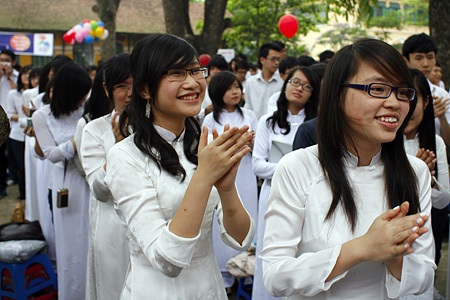 Phút ngẩn ngơ của học sinh trường Chu Văn An - 4 Phút ngẩn ngơ của học sinh trường Chu Văn An - 4