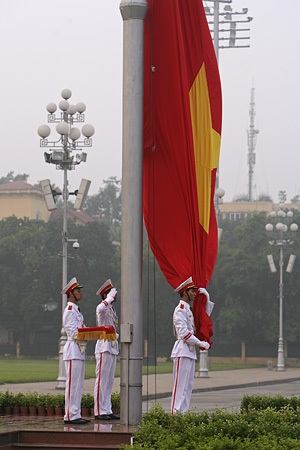 Nghiêm trang lễ chào cờ trên quảng trường Ba Đình - 10 Nghiêm trang lễ chào cờ trên quảng trường Ba Đình - 10