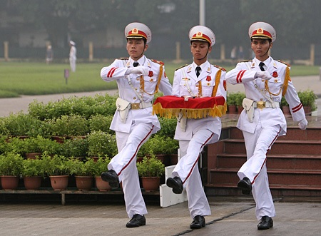 Nghiêm trang lễ chào cờ trên quảng trường Ba Đình - 12 Nghiêm trang lễ chào cờ trên quảng trường Ba Đình - 12