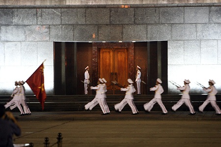 Nghiêm trang lễ chào cờ trên quảng trường Ba Đình - 18 Nghiêm trang lễ chào cờ trên quảng trường Ba Đình - 18