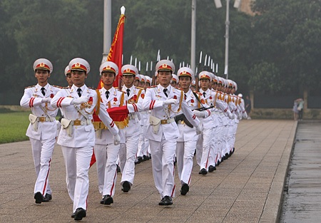 Nghiêm trang lễ chào cờ trên quảng trường Ba Đình - 2 Nghiêm trang lễ chào cờ trên quảng trường Ba Đình - 2