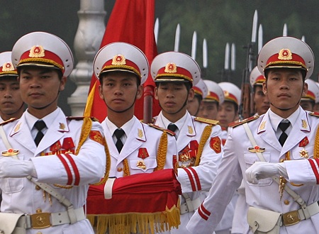 Nghiêm trang lễ chào cờ trên quảng trường Ba Đình - 3 Nghiêm trang lễ chào cờ trên quảng trường Ba Đình - 3