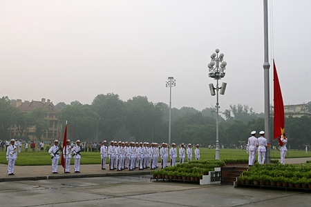 Nghiêm trang lễ chào cờ trên quảng trường Ba Đình - 7 Nghiêm trang lễ chào cờ trên quảng trường Ba Đình - 7