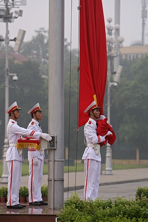 Nghiêm trang lễ chào cờ trên quảng trường Ba Đình - 8 Nghiêm trang lễ chào cờ trên quảng trường Ba Đình - 8