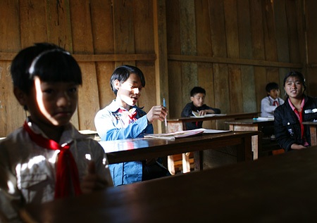 Ánh đèn tù mù soi con chữ vùng cao - 12 Ánh đèn tù mù soi con chữ vùng cao - 12