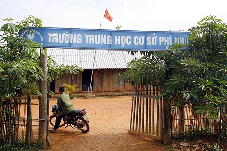 Ánh đèn tù mù soi con chữ vùng cao - 1 Ánh đèn tù mù soi con chữ vùng cao - 1