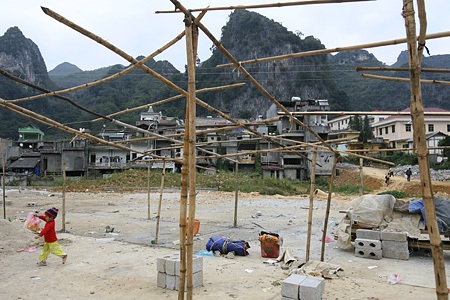 Chợ Đồng Văn mới - sân khấu lạnh lẽo - 11 Chợ Đồng Văn mới - sân khấu lạnh lẽo - 11