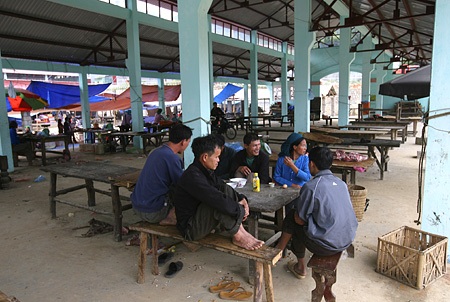 Chợ Đồng Văn mới - sân khấu lạnh lẽo - 13 Chợ Đồng Văn mới - sân khấu lạnh lẽo - 13