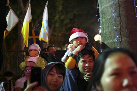Chùm ảnh đón Noel ở nhà thờ Cửa Bắc - 4 Chùm ảnh đón Noel ở nhà thờ Cửa Bắc - 4
