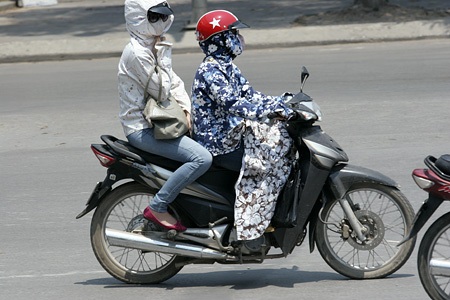 Chị em và “cuộc chiến” bảo vệ nhan sắc trước nắng hè - 11 Chị em và “cuộc chiến” bảo vệ nhan sắc trước nắng hè