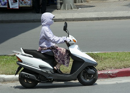 Chị em và “cuộc chiến” bảo vệ nhan sắc trước nắng hè - 12 Chị em và “cuộc chiến” bảo vệ nhan sắc trước nắng hè