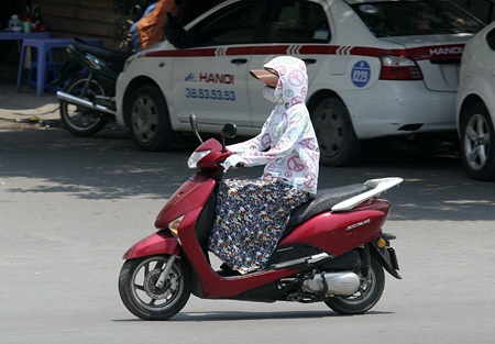 Chị em và “cuộc chiến” bảo vệ nhan sắc trước nắng hè - 15 Chị em và “cuộc chiến” bảo vệ nhan sắc trước nắng hè