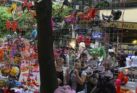 Hình như đây là cơ hội cho các bạn trẻ có một phong cách khác lạ một cách công khai.