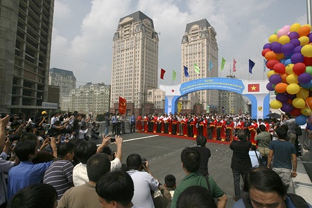 Lễ cắt băng thông xe vào sáng nay.