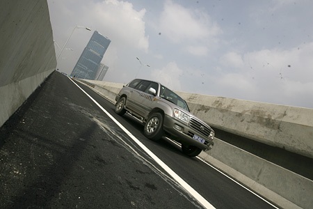 Đoạn đường chạy qua ngã tư Cầu giấy - Phạm Hùng.