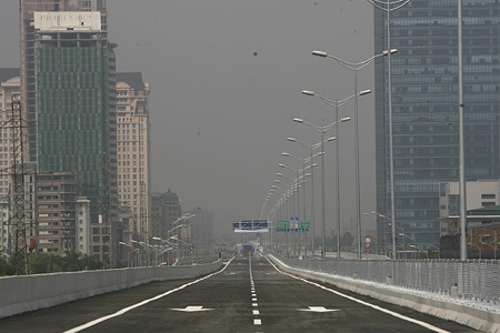 Đoạn đường chạy qua ngã tư Cầu giấy - Phạm Hùng.