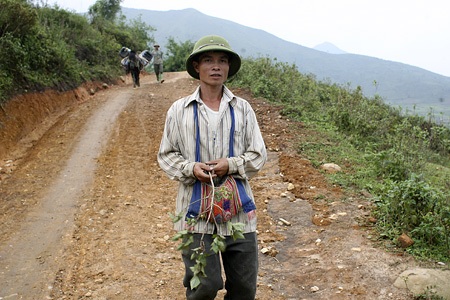 Đây là một người dắt ngựa, anh ta được chủ ngựa thuê.